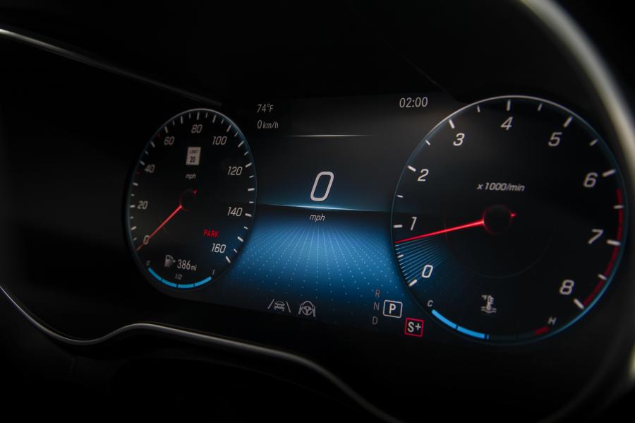 Панель приборов Mercedes-Benz GLC300 4Matic AMG Line (X253) 2019 года  (NA) (фото 47 из 74)